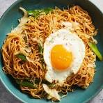 Noodles and fried egg