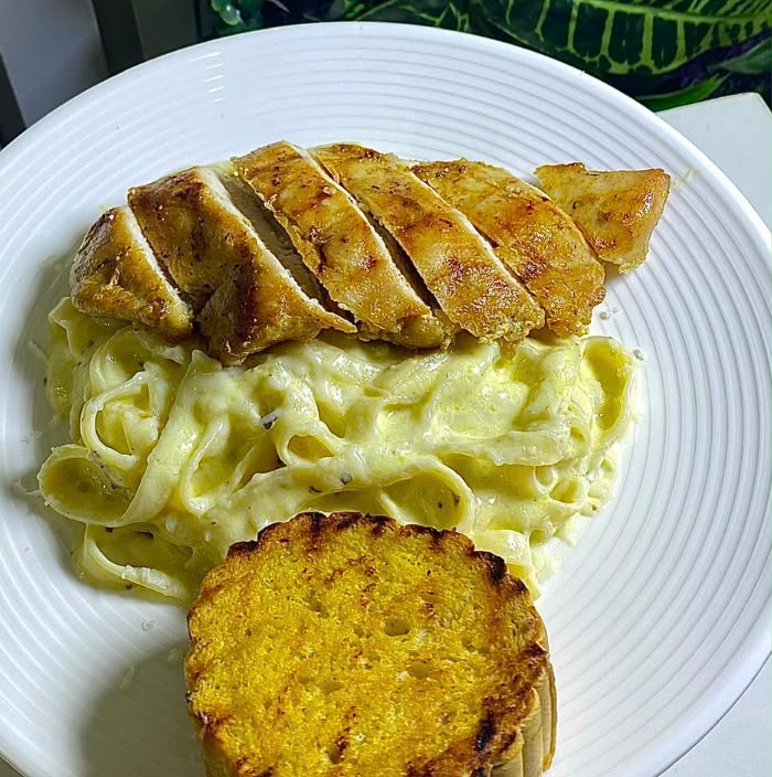 Alfredo chicken pasta